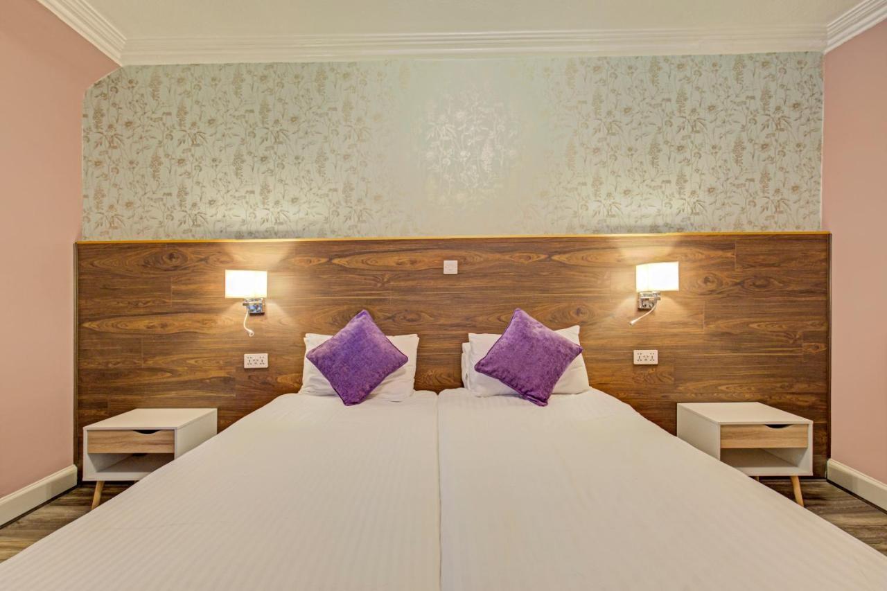 Kinloch Arms Hotel